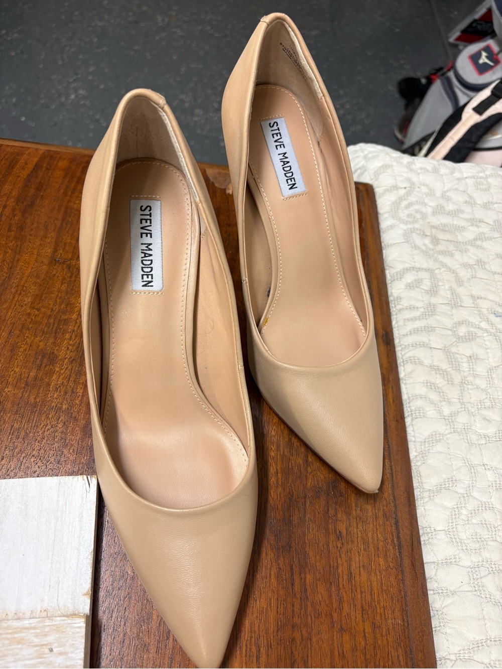 Steve Madden Beige Pointed Toe Stiletto Pump Heels Slip-On 9.5 like new 4” heel